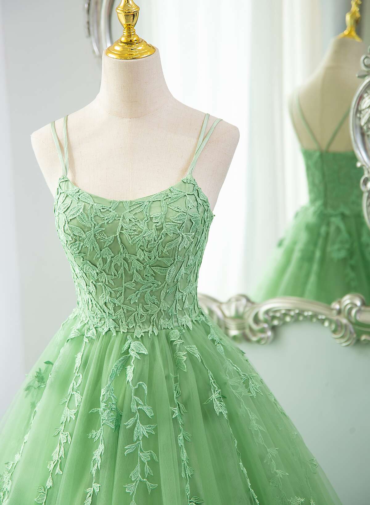 Vestido de fiesta de tul con encaje verde 