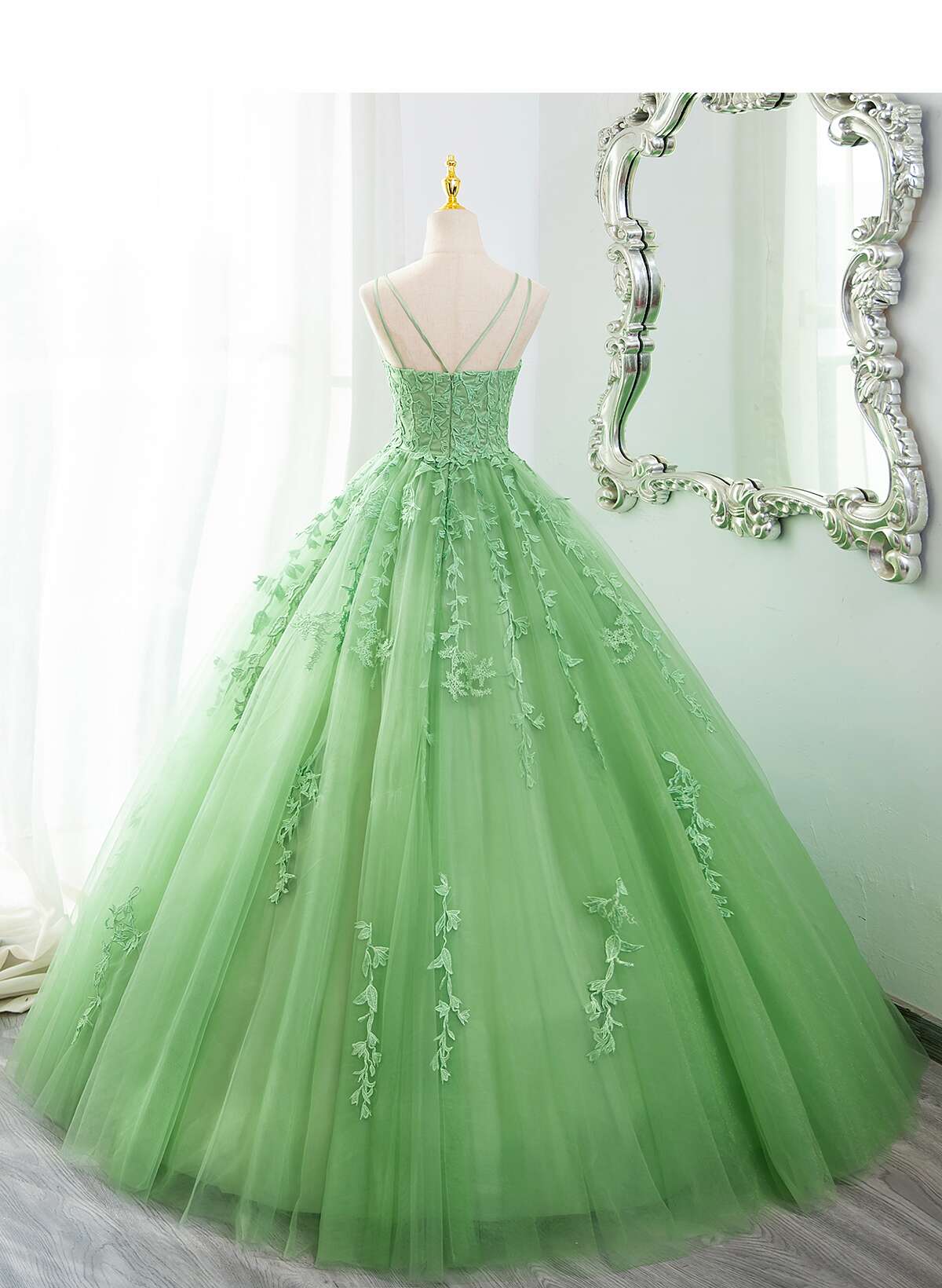 Vestido de fiesta de tul con encaje verde 