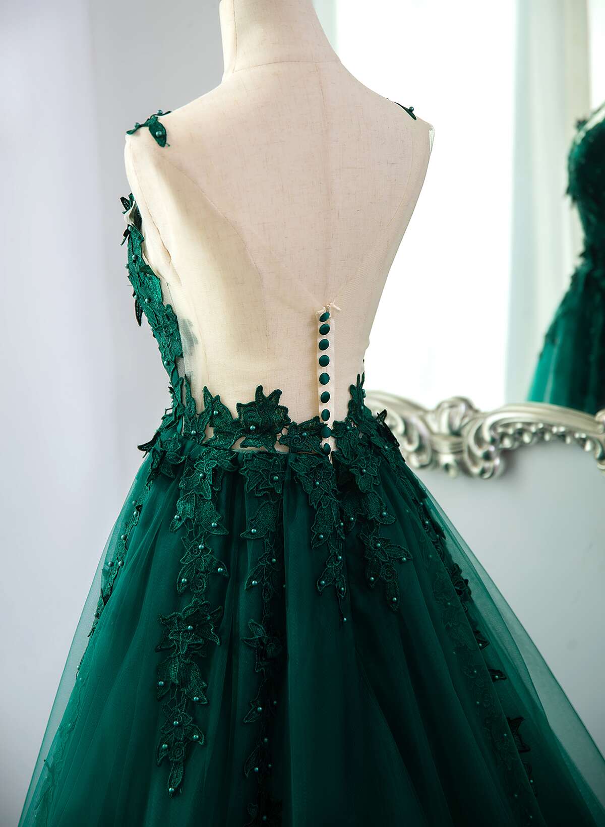 Vestido de fiesta largo de encaje con escote en V y cuentas verde oscuro 