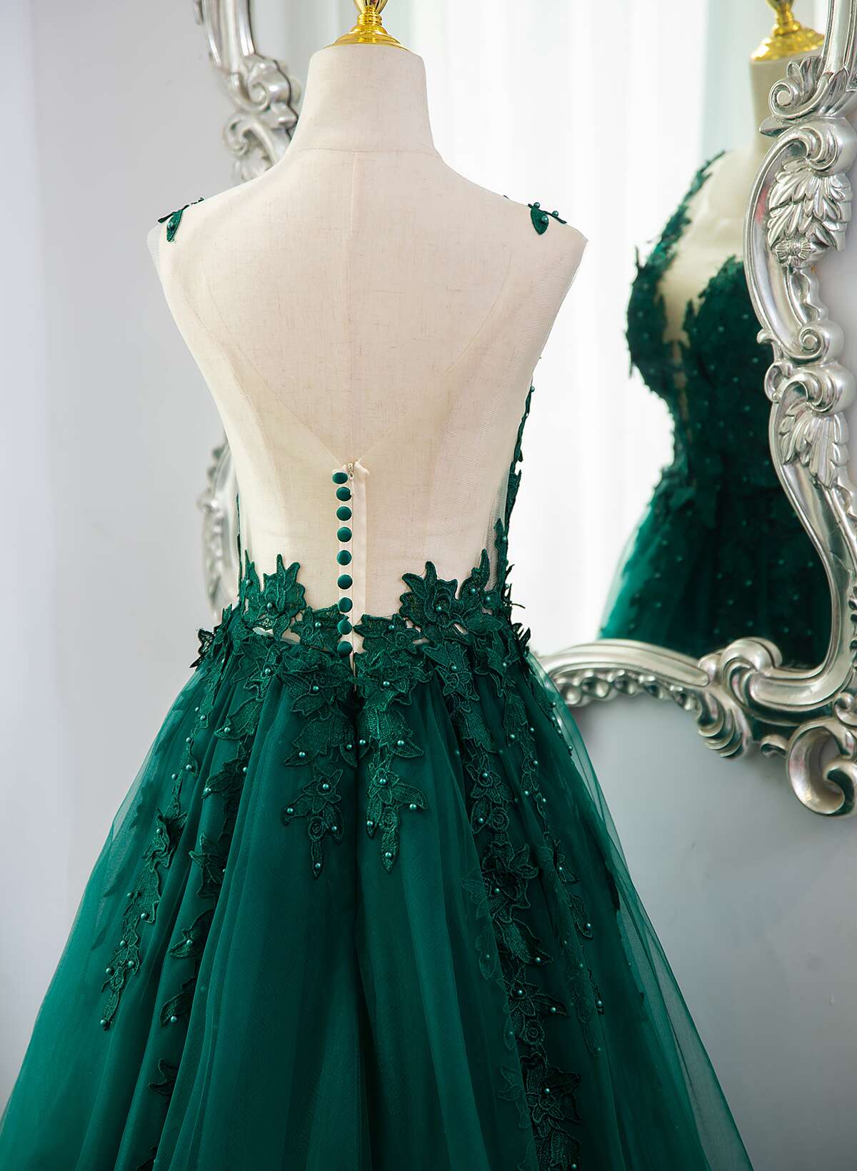Vestido de fiesta largo de encaje con escote en V y cuentas verde oscuro 