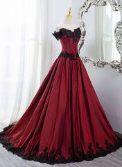 Elegante vestido de fiesta rojo vino con hombros descubiertos y encaje negro 