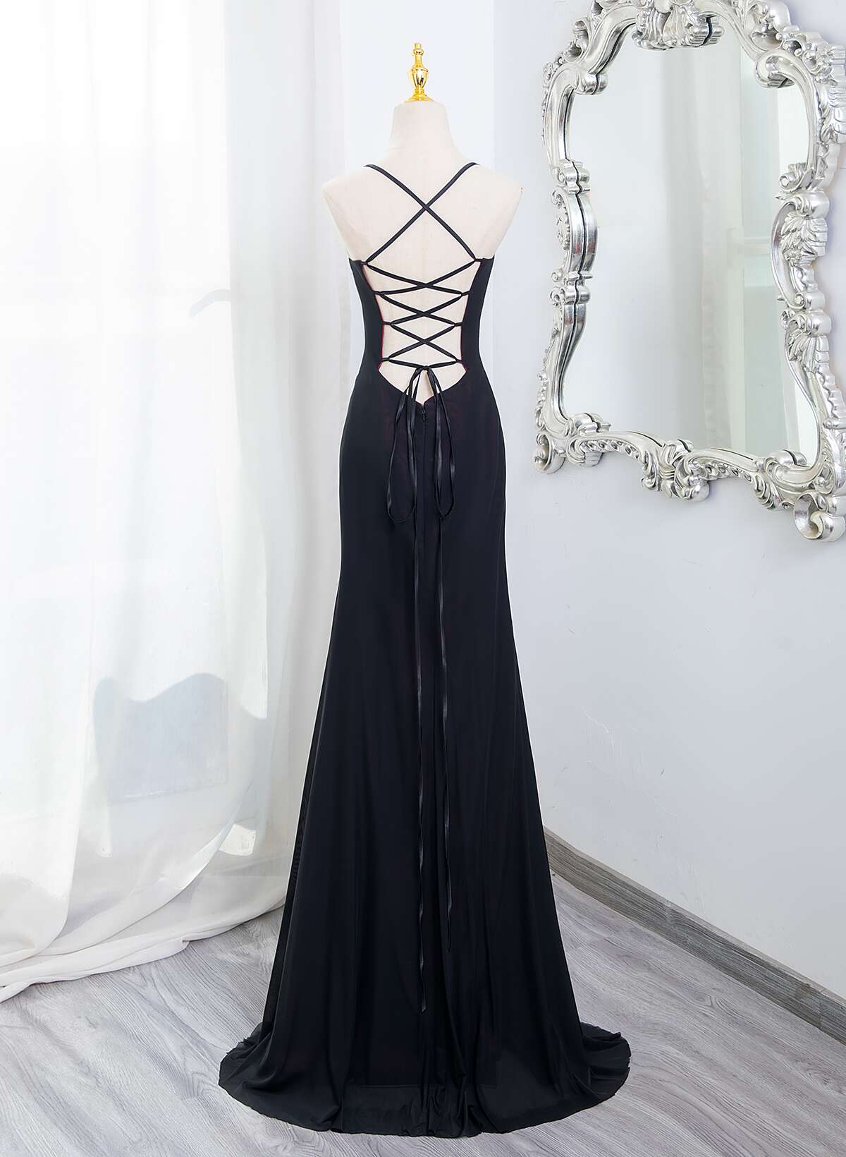 Hermoso vestido de noche con tirantes de spandex y encaje 