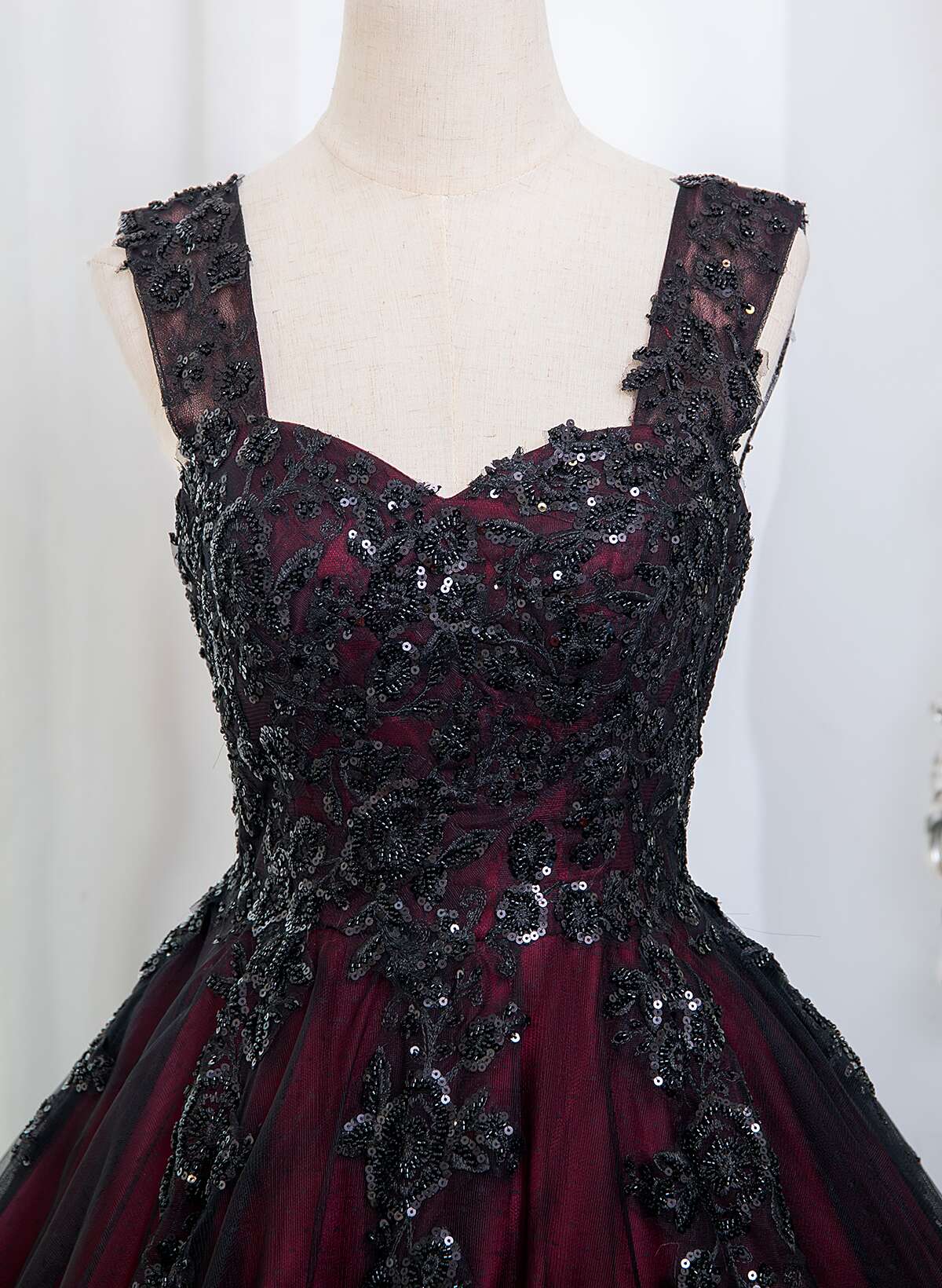 Beautiful Tulle Black and Red Straps Sweet 16 Dress