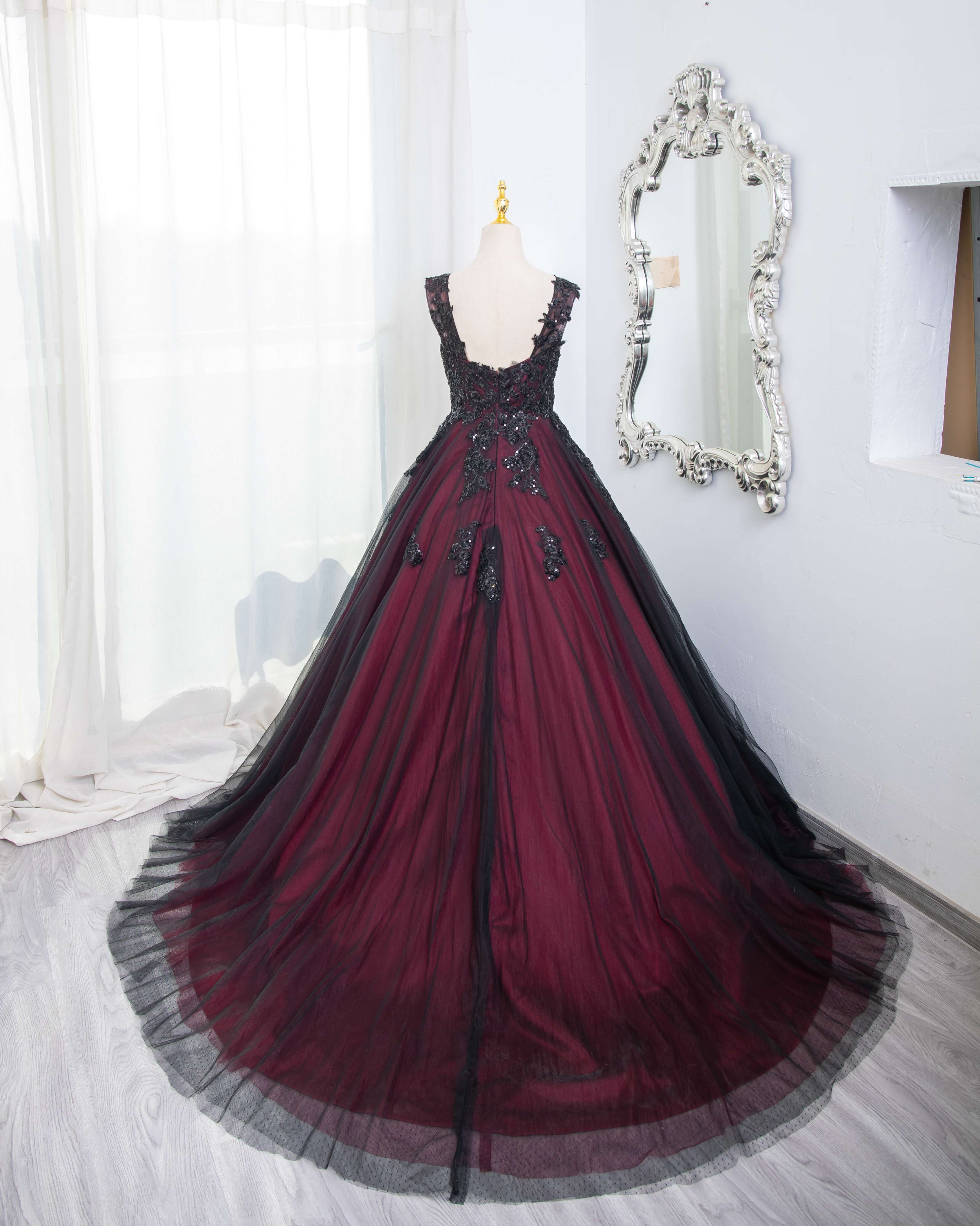 Beautiful Tulle Black and Red Straps Sweet 16 Dress