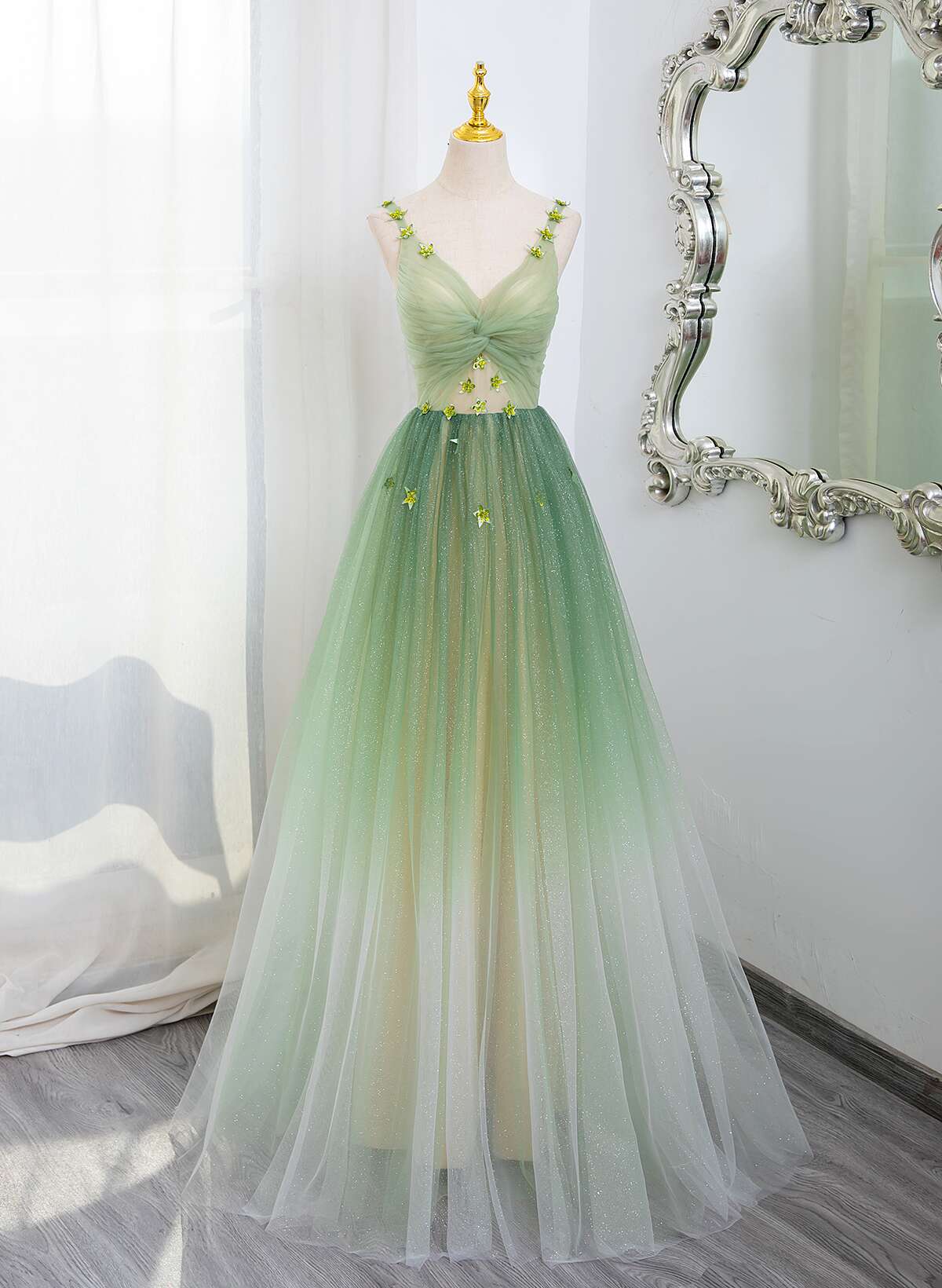 Vestido de fiesta verde degradado con escote en V y corte A 