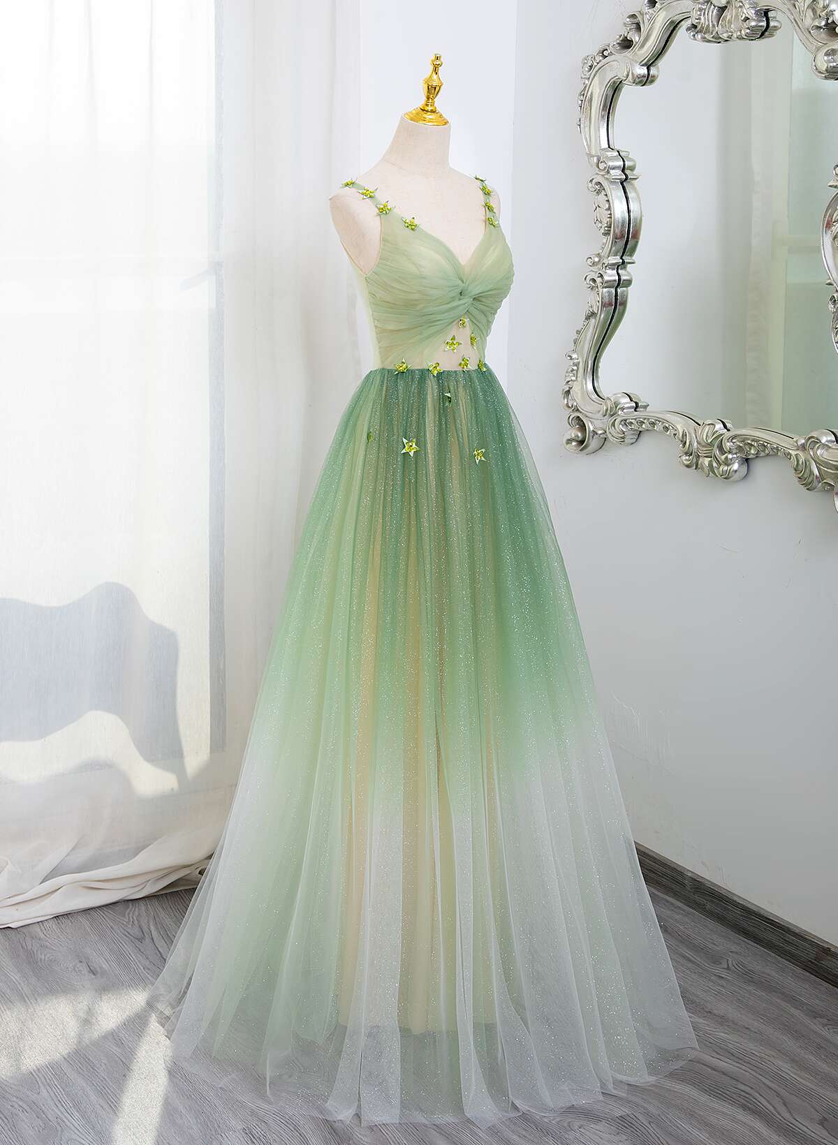 Vestido de fiesta verde degradado con escote en V y corte A 