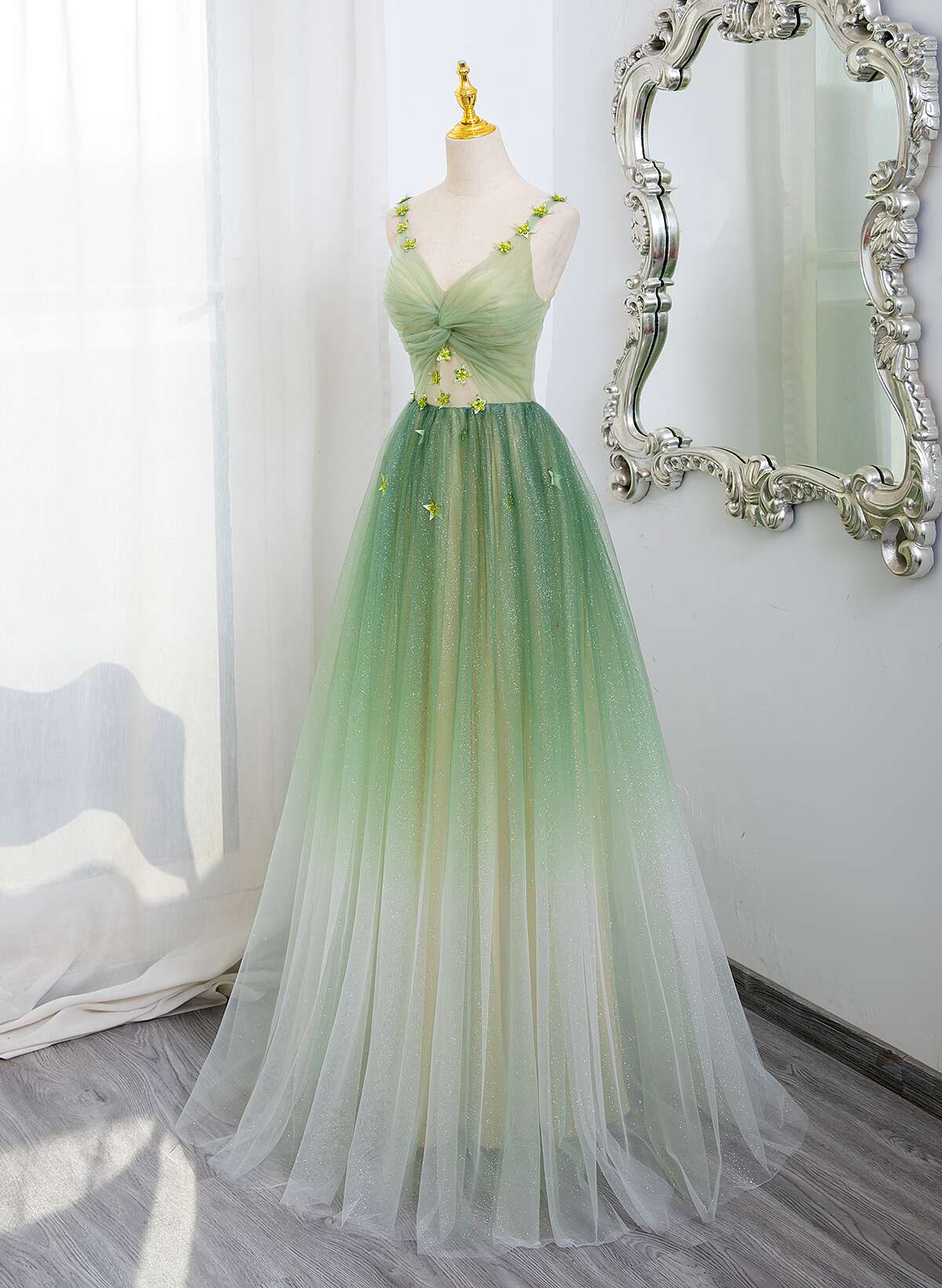 Vestido de fiesta verde degradado con escote en V y corte A 