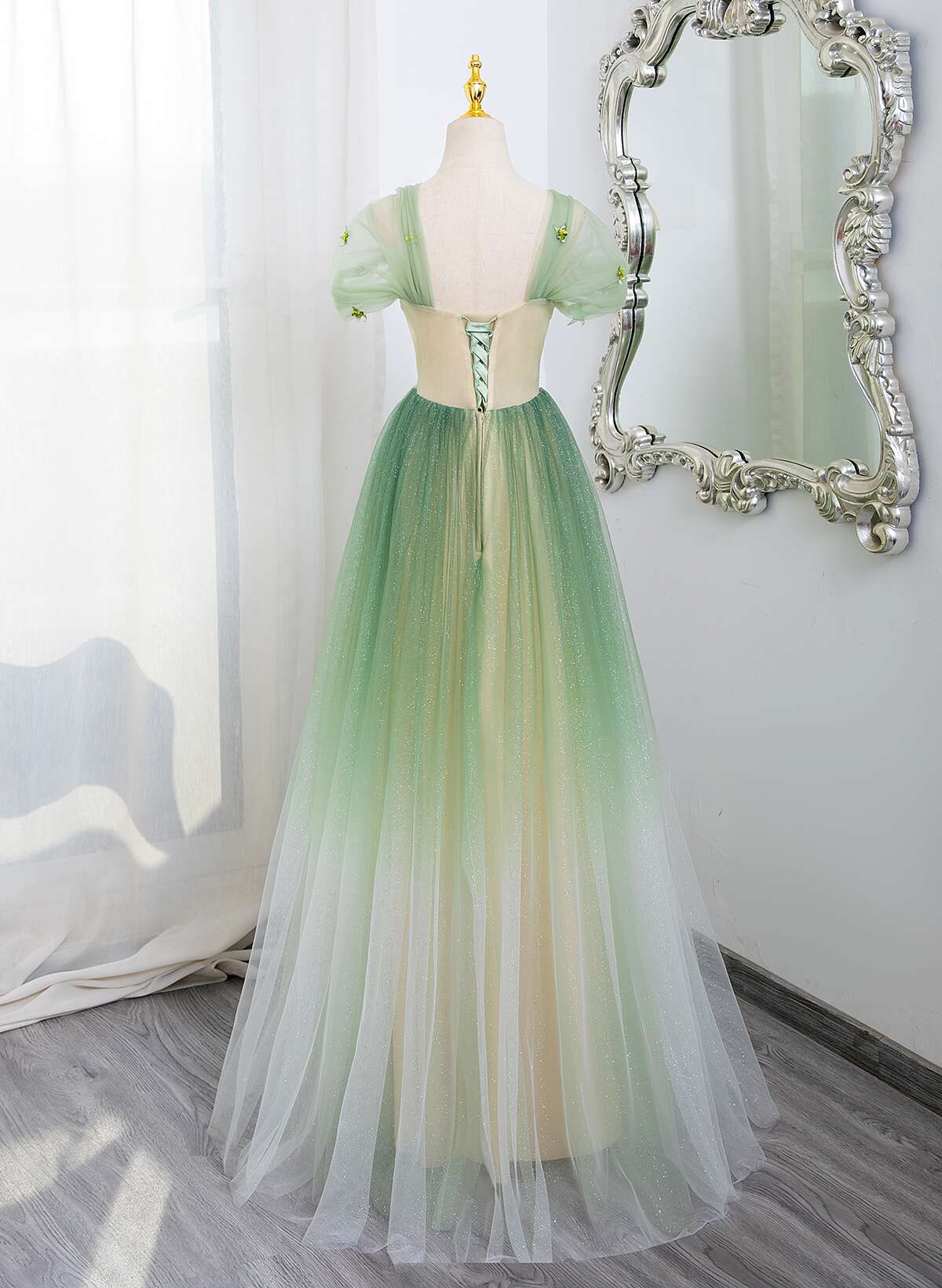 Vestido formal de tul degradado en forma de A verde claro 
