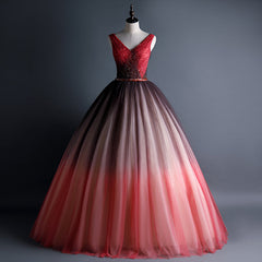 Hermoso vestido de quinceañera con escote en V y cuentas de tul rojo degradado 