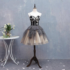 Vestido de fiesta formal corto con escote en forma de corazón en negro y champán 