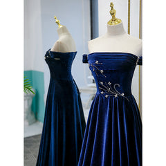 Vestido de noche elegante de terciopelo azul con cuentas y hombros descubiertos 