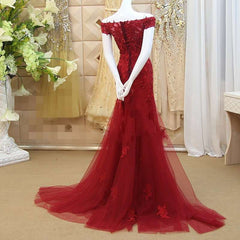Vestido de noche de tul sirena burdeos con apliques de encaje 