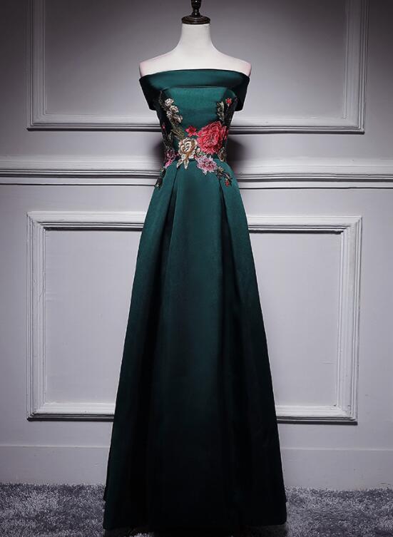 Vestido de fiesta de satén verde oscuro con hombros descubiertos y largo hasta el suelo 