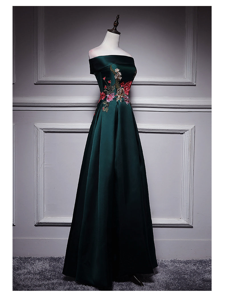 Vestido de fiesta de satén verde oscuro con hombros descubiertos y largo hasta el suelo 