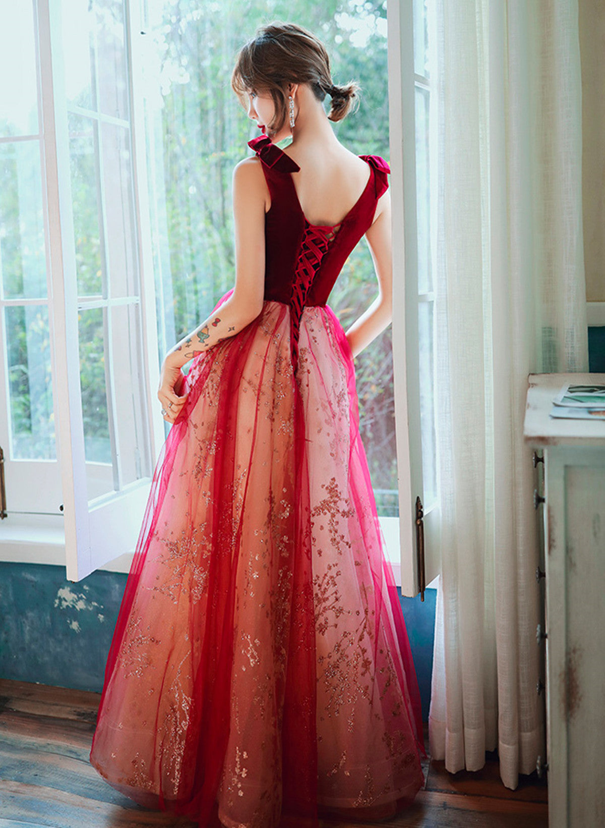 Vestido de fiesta largo de tul con encaje y terciopelo rojo en forma de A 