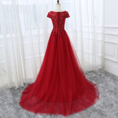 Elegante vestido de fiesta de tul con apliques de encaje y mangas cortas 