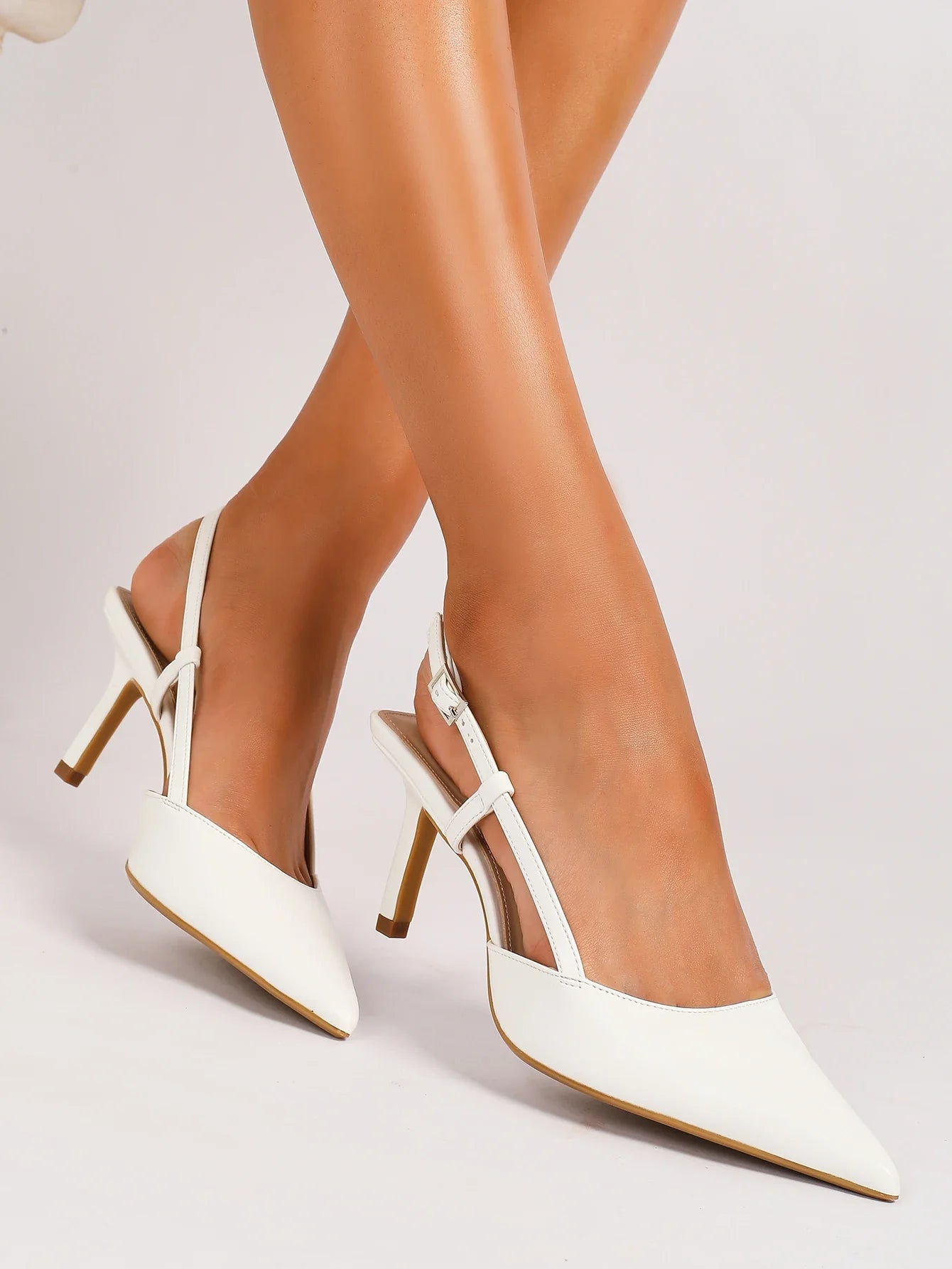Fashionable elegant shallow pointed-toe high heels