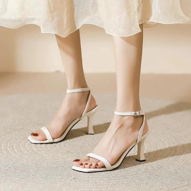 Fashionable plus-size high-heeled sandals