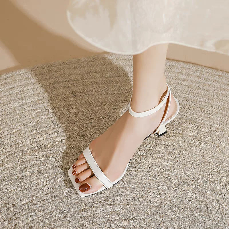 Fashionable plus-size high-heeled sandals