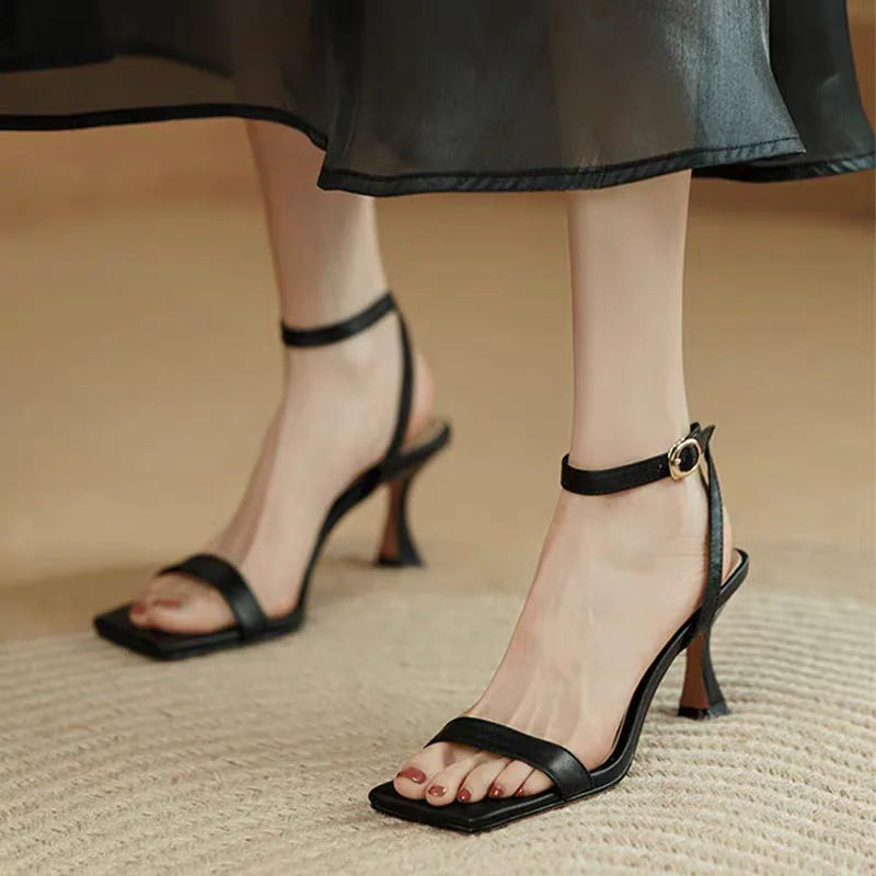 Fashionable plus-size high-heeled sandals