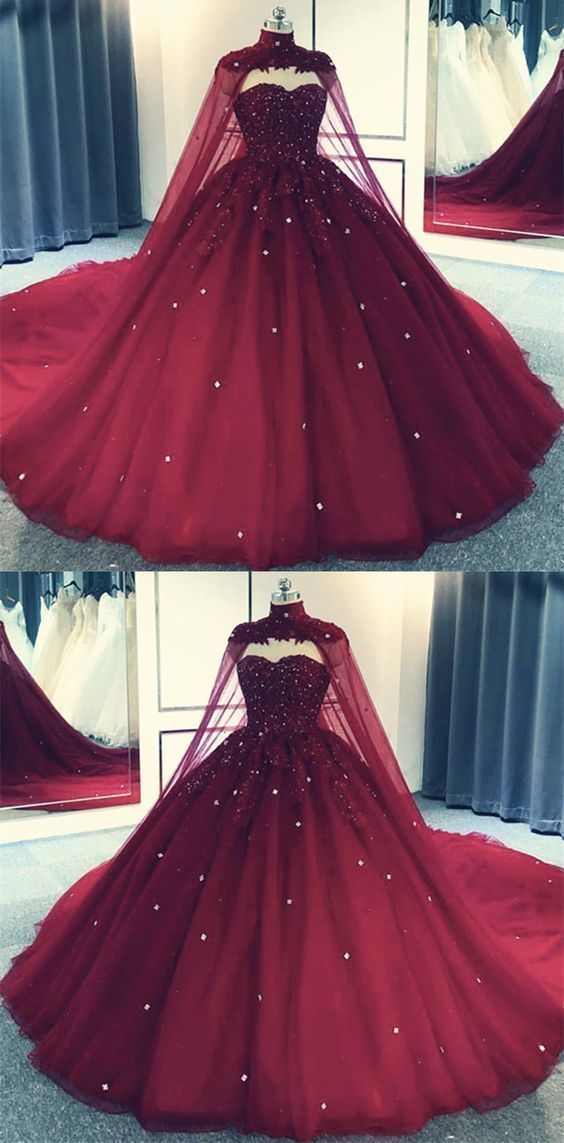 Vestido de quinceañera glamoroso con apliques de encaje y capa de cuentas 