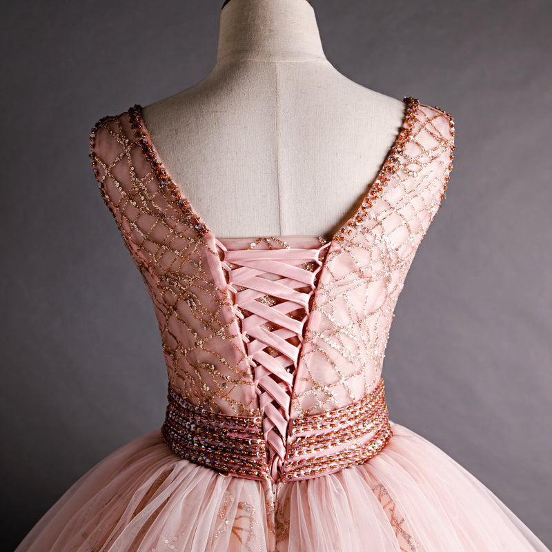 Hermoso vestido formal de fiesta con cuentas y escote en V en color rosa 