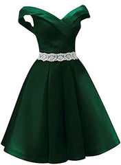 Vestido corto de satén verde con escote en forma de corazón y cuentas en la cintura para la fiesta de bienvenida 