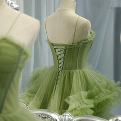 Vestido de noche largo con escote en forma de corazón, tirantes y capas de tul verde 