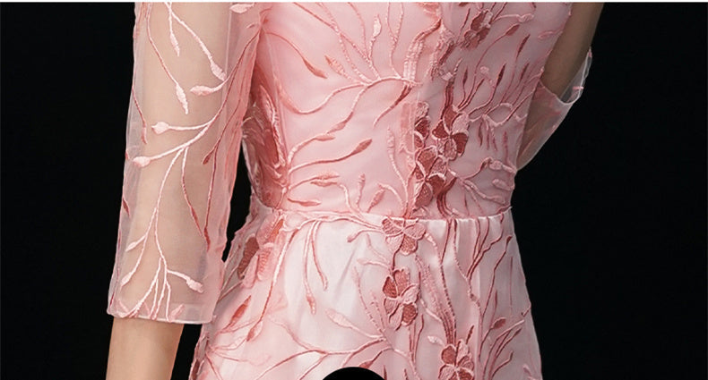 Precioso vestido de fiesta de encaje rosa con escote redondo y corte A 