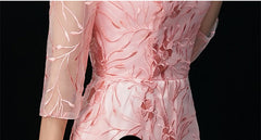 Precioso vestido de fiesta de encaje rosa con escote redondo y corte A 