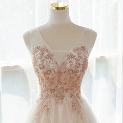 Hermoso vestido de fiesta de tul color marfil con escote en V y largo hasta el suelo 