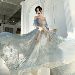 Hermoso vestido formal largo con escote en V y apliques de encaje en azul claro 