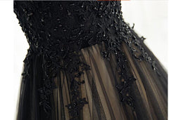 Elegante vestido de fiesta con cuello alto y cola dulce y diamantes de imitación 