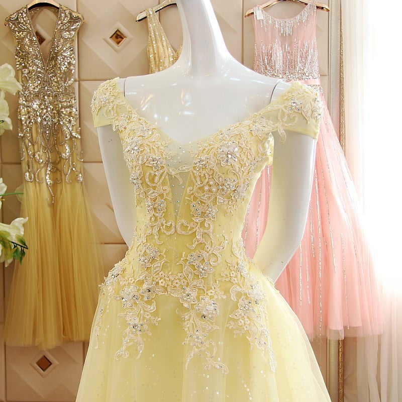 Light Yellow Tulle Cap Sleeves with Lace Applique Prom Dress