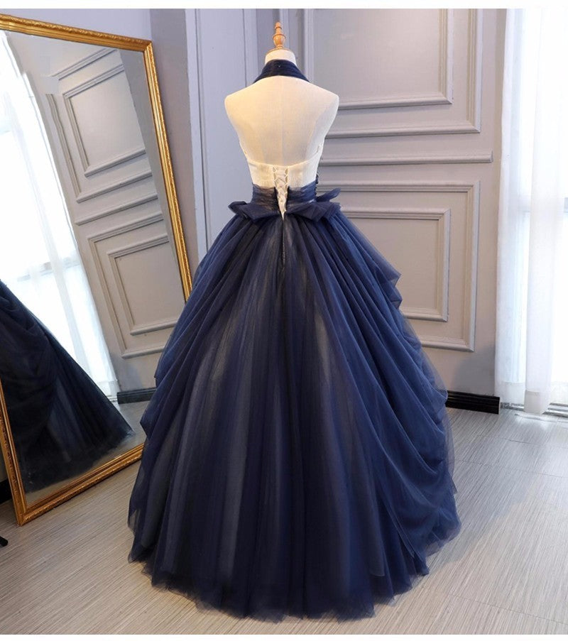 Encantador vestido de fiesta de tul azul marino con cuello halter y apliques de flores 