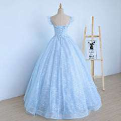 Precioso vestido de fiesta de quinceañera con mangas cortas y encaje azul claro 
