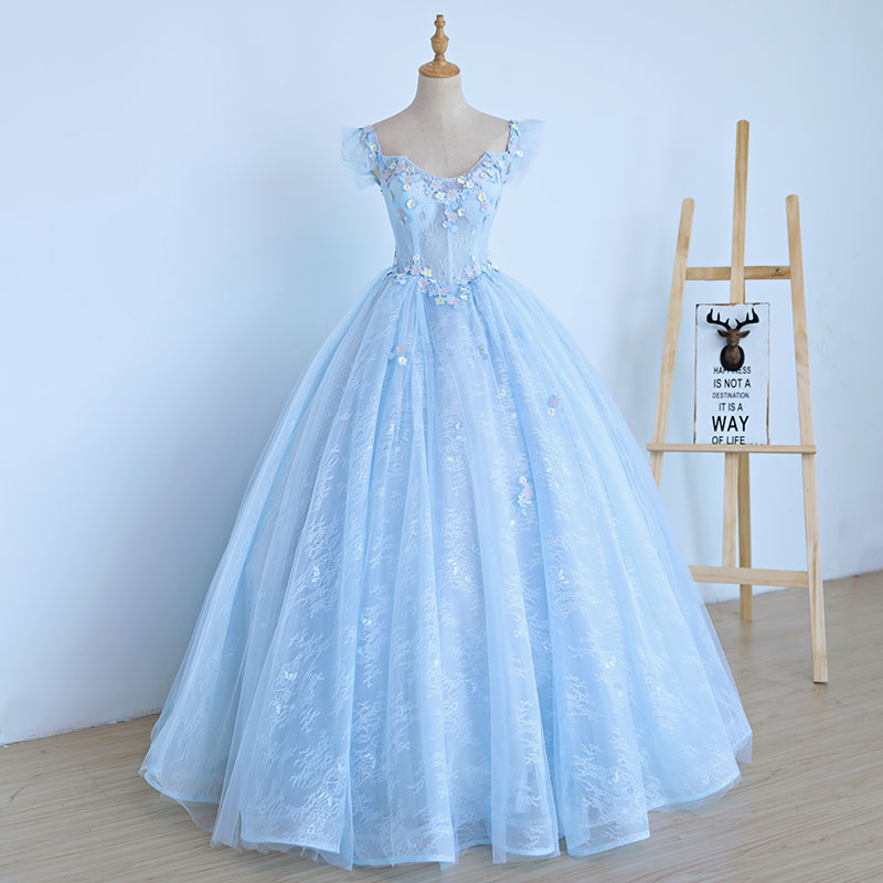 Precioso vestido de fiesta de quinceañera con mangas cortas y encaje azul claro 