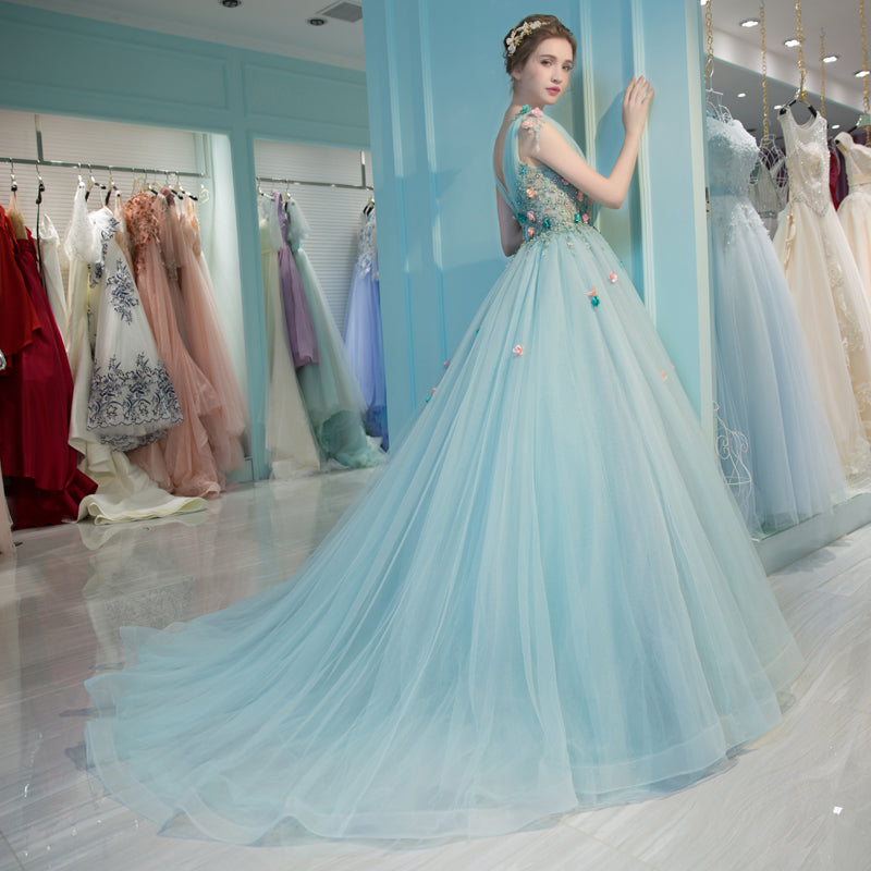 Vestido largo de tul con escote en V y flores en azul menta para quinceañeras 