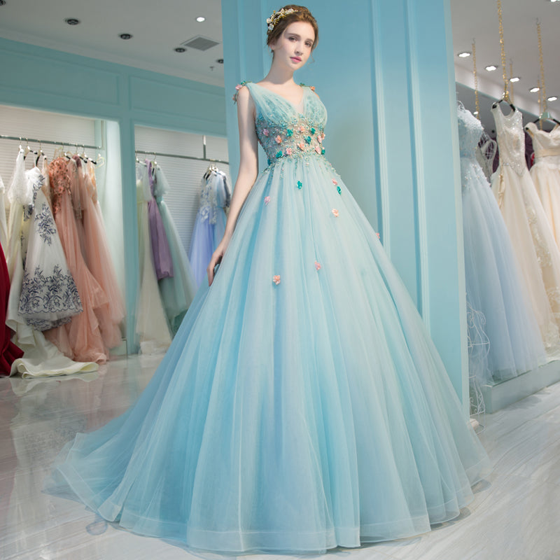 Vestido largo de tul con escote en V y flores en azul menta para quinceañeras 