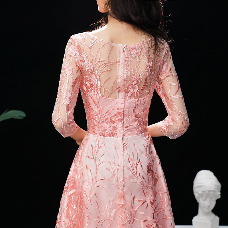 Precioso vestido de fiesta de encaje rosa con escote redondo y corte A 