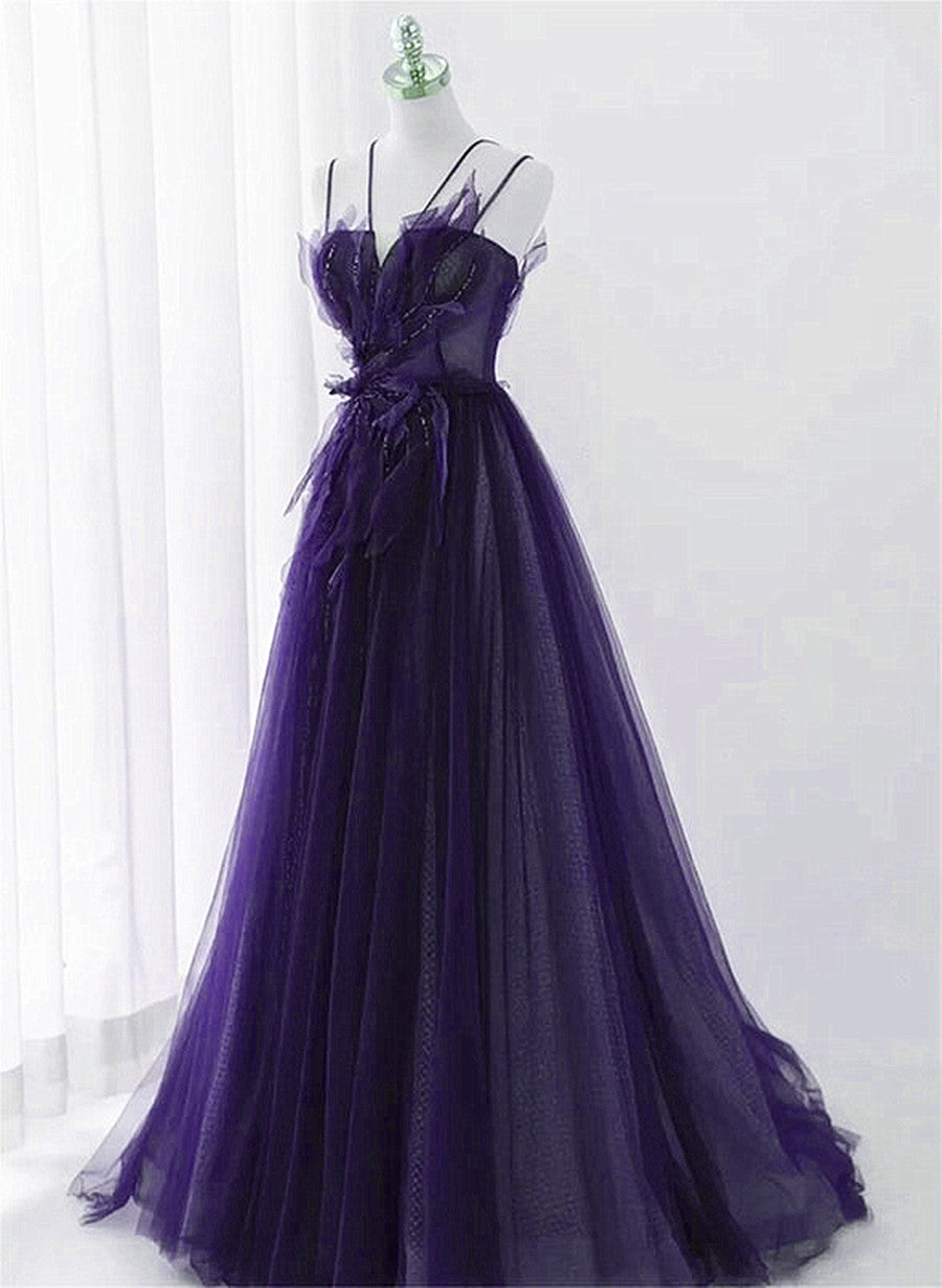 Vestido de fiesta largo de tul morado con apliques de encaje 