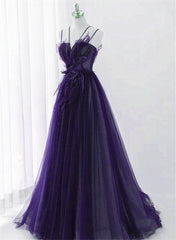 Vestido de fiesta largo de tul morado con apliques de encaje 