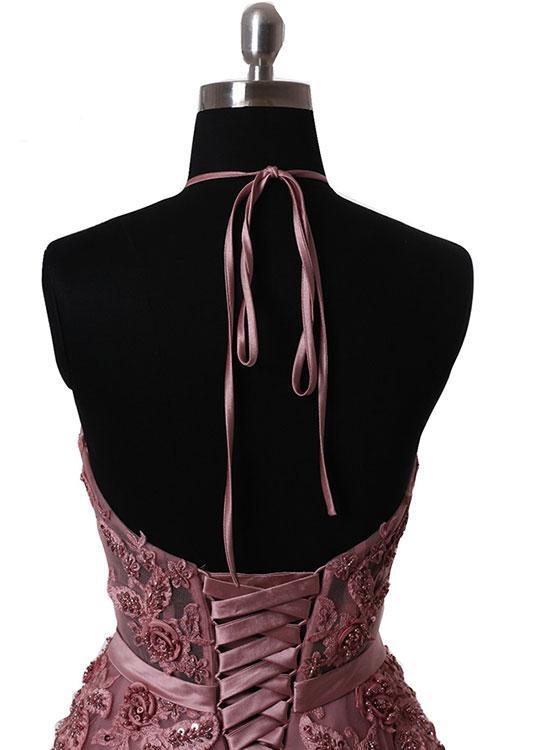 Vestido formal largo con cuello halter y cordones en color rosa 