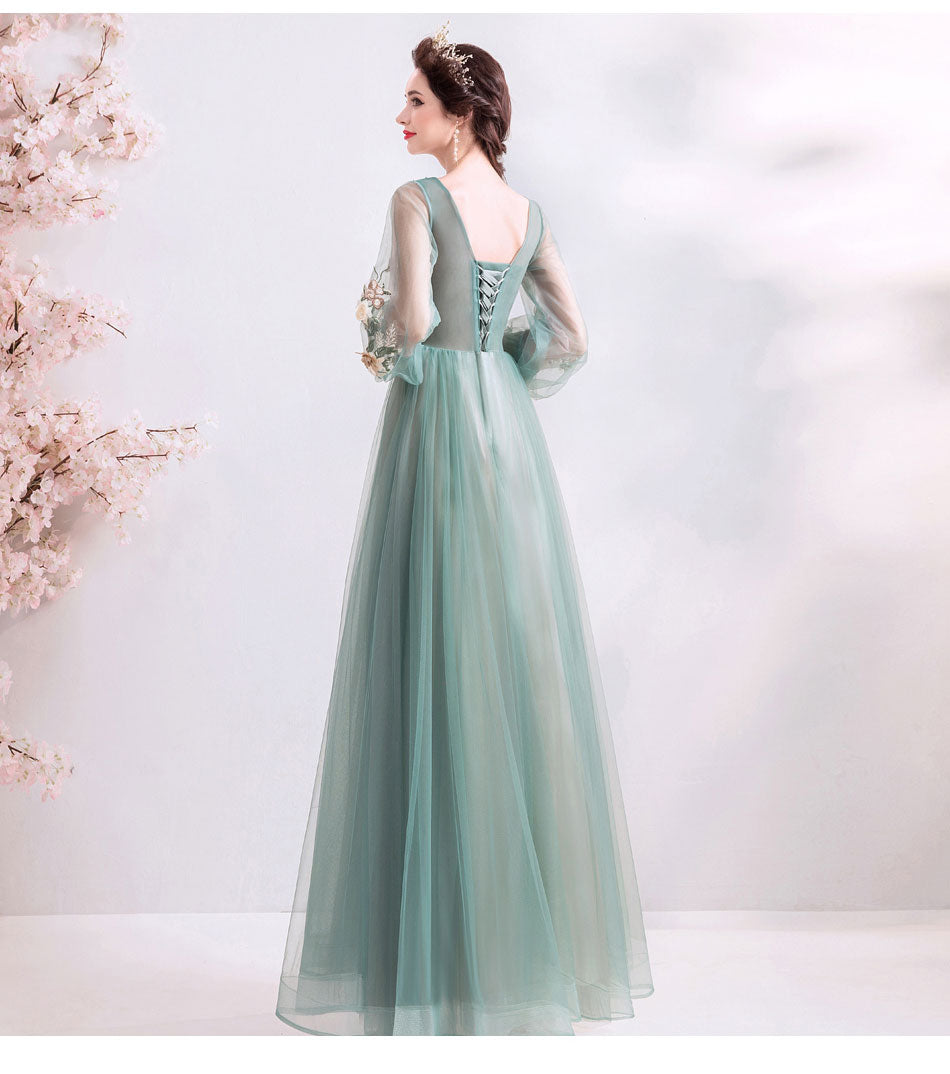Vestido de noche de tul con mangas largas y flores verde claro en forma de A 