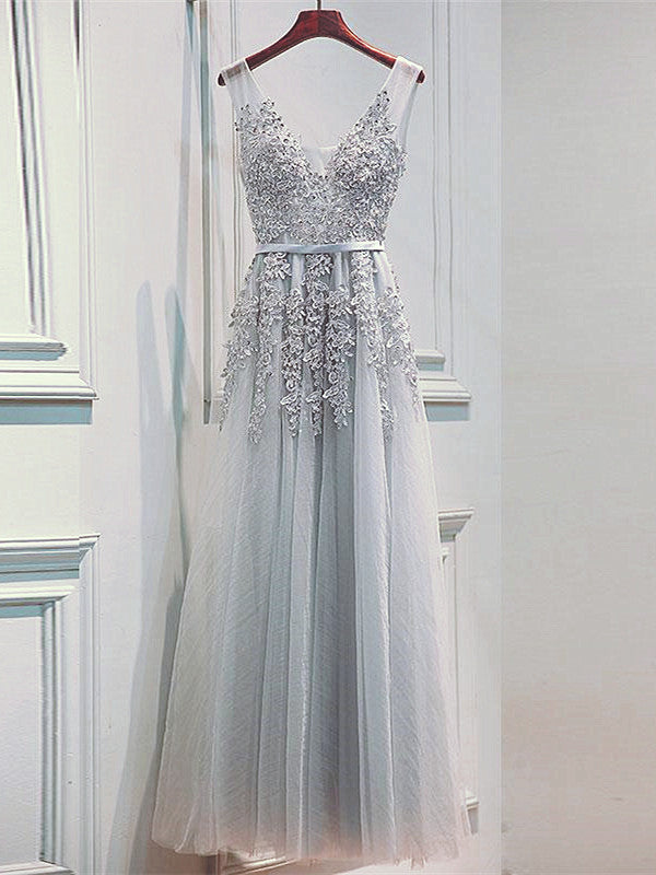 Vestido de fiesta largo con escote en V y apliques de encaje gris plateado claro 