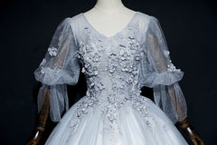 Precioso vestido formal largo de tul gris con mangas abullonadas y encaje 