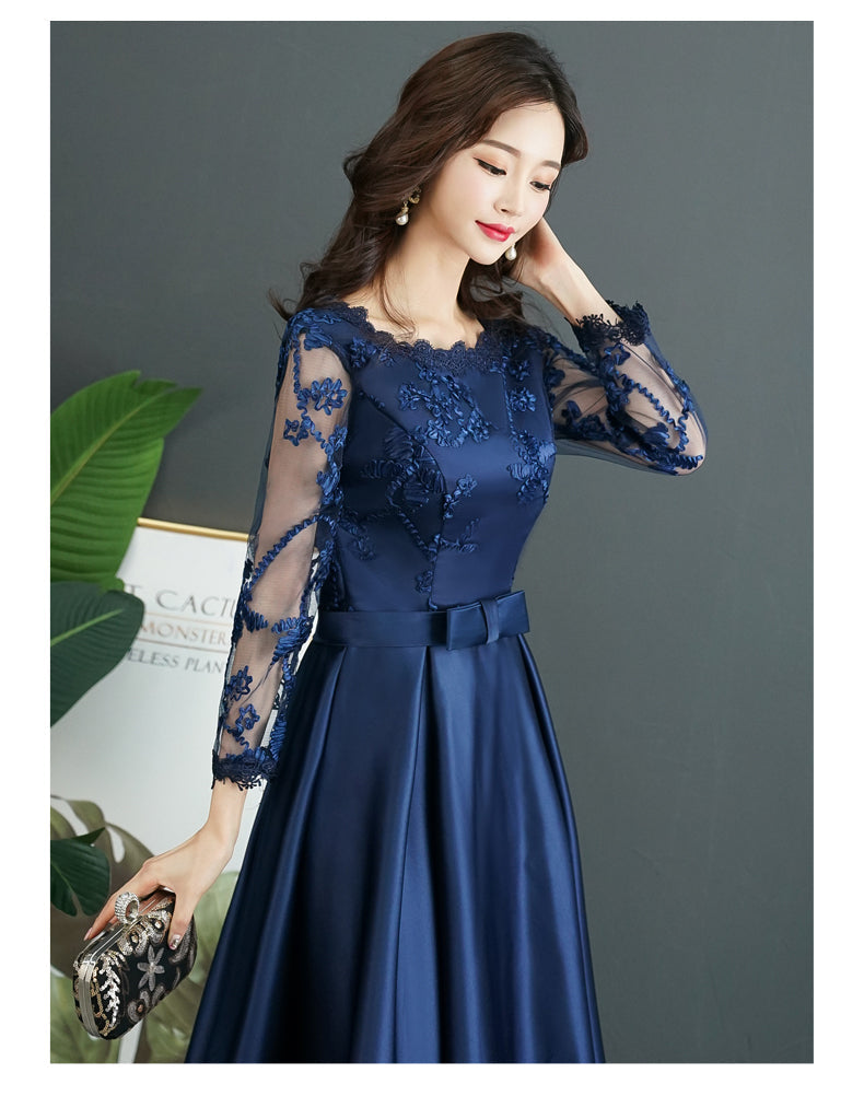 Vestido de dama de honor de satén azul marino, largo hasta la rodilla con encaje y mangas largas 