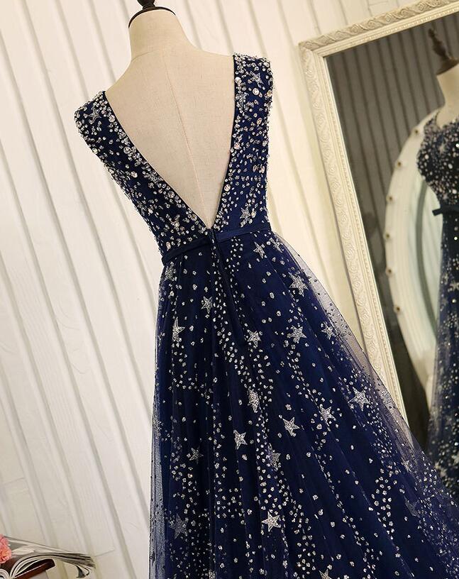 Vestido de fiesta largo de tul azul marino brillante con escote redondo y corte A 