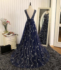 Vestido de fiesta largo de tul azul marino brillante con escote redondo y corte A 