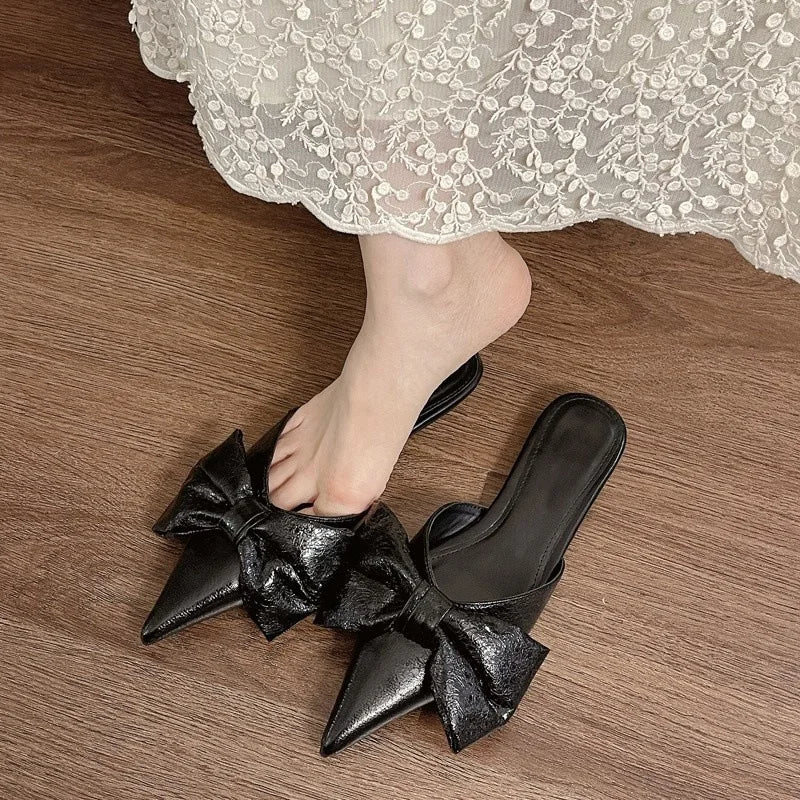 Style of Half-slipper Flip-flops To Wear Outside